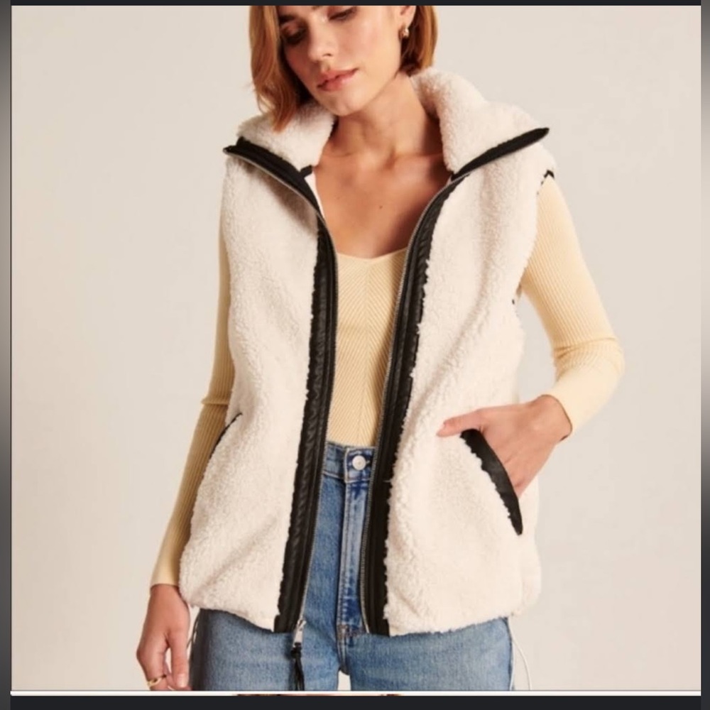 Abercrombie & Fitch Sherpa faux leather cream vest size medium soft collection